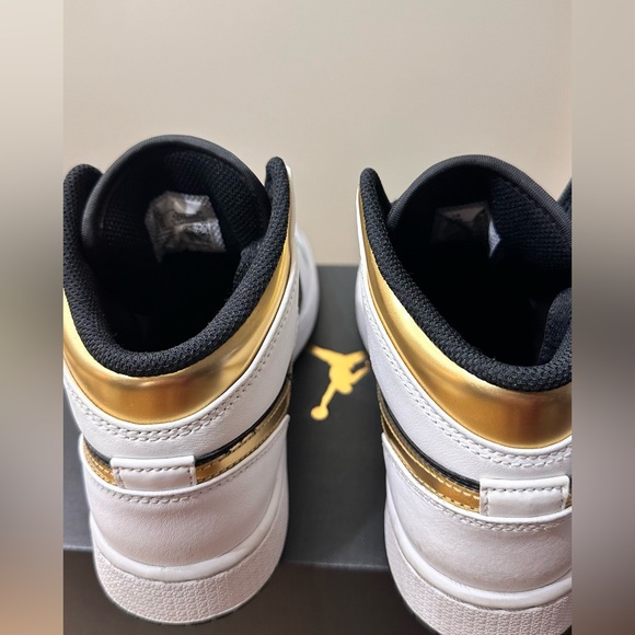 Air Jordan 1 mid (GS) - Picture 7 of 9